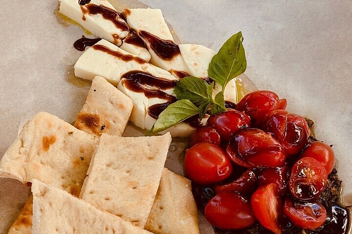 Mystery Puzzle Food Tour in Lahaina for 2 People - Photo 1 of 8